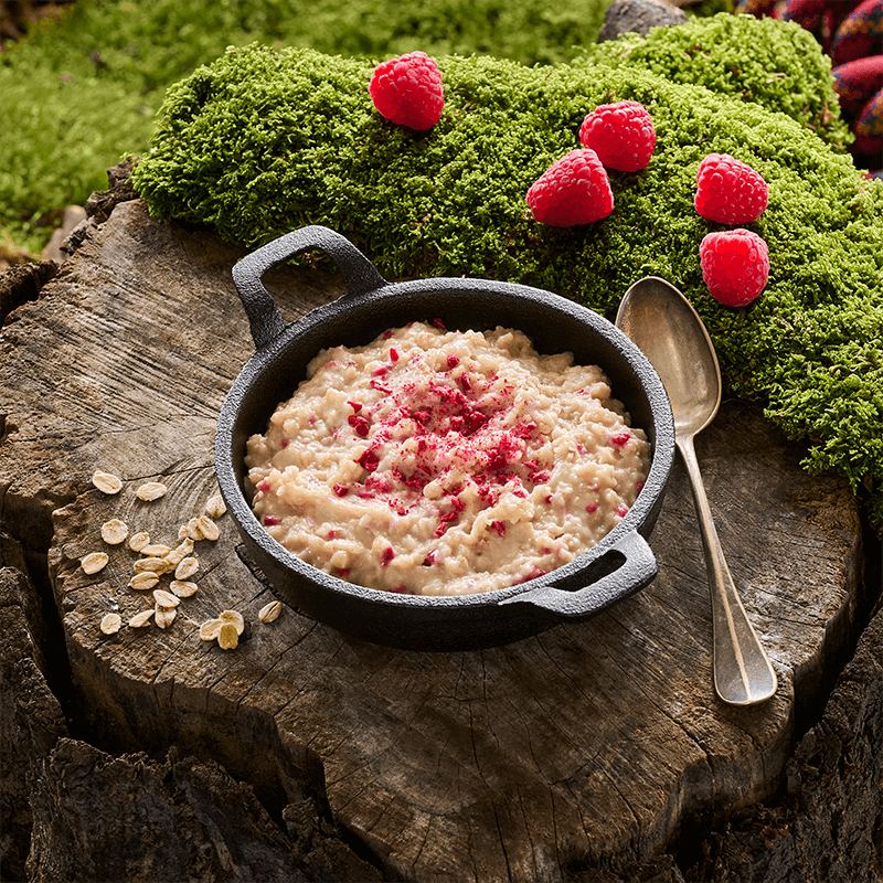 Cremiger Haferbrei mit Himbeeren – gefriergetrocknetes Outdoor-Frühstück