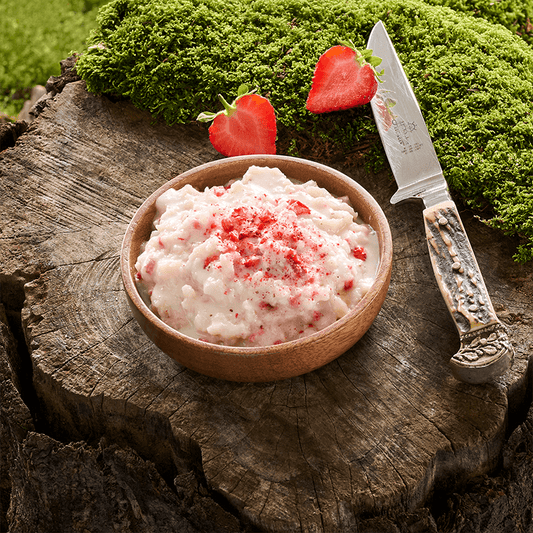 Cremiger Milchreis mit Erdbeeren – gefriergetrocknetes Dessert