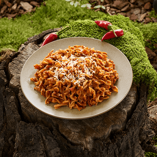 Vegane Pasta Arrabiata – pikante Tomatensauce mit Knoblauch und Chili