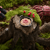 Haferbrei mit Himbeeren beim Wandern – warmes Frühstück im Outdoor-Setting